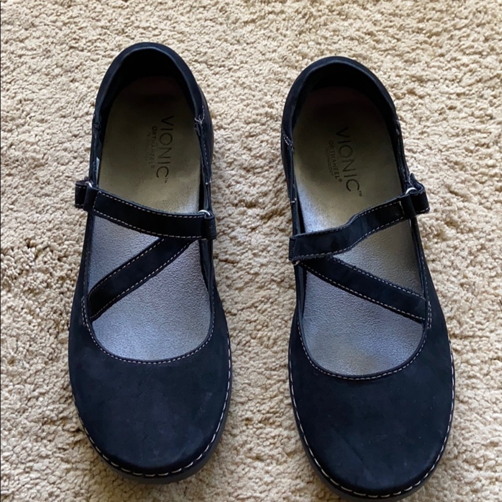 Vionic shoes 8.5 fits like 8.